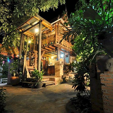 Ayutthaya Bouchic Hostel מראה חיצוני תמונה