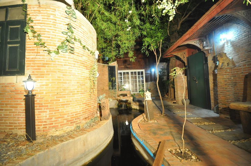 Ayutthaya Bouchic Hostel מראה חיצוני תמונה