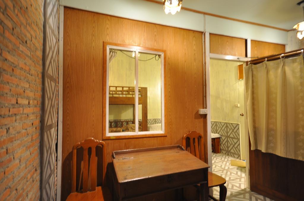 Ayutthaya Bouchic Hostel מראה חיצוני תמונה