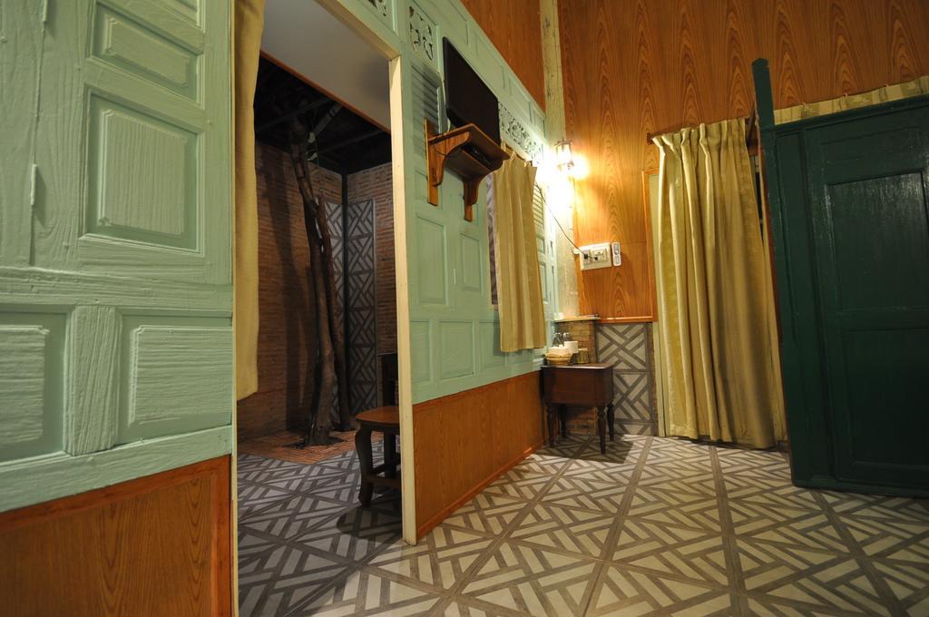 Ayutthaya Bouchic Hostel מראה חיצוני תמונה
