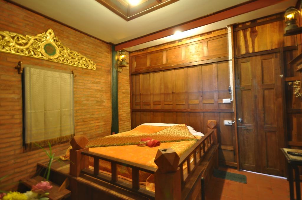Ayutthaya Bouchic Hostel מראה חיצוני תמונה