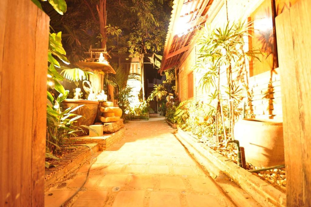 Ayutthaya Bouchic Hostel מראה חיצוני תמונה
