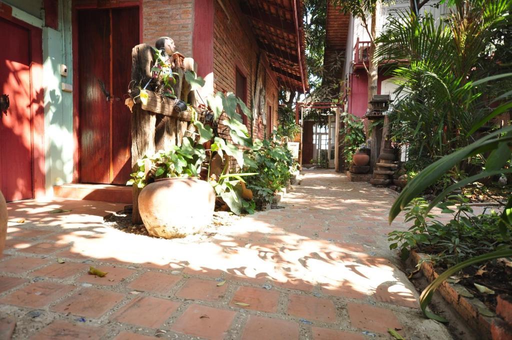 Ayutthaya Bouchic Hostel מראה חיצוני תמונה