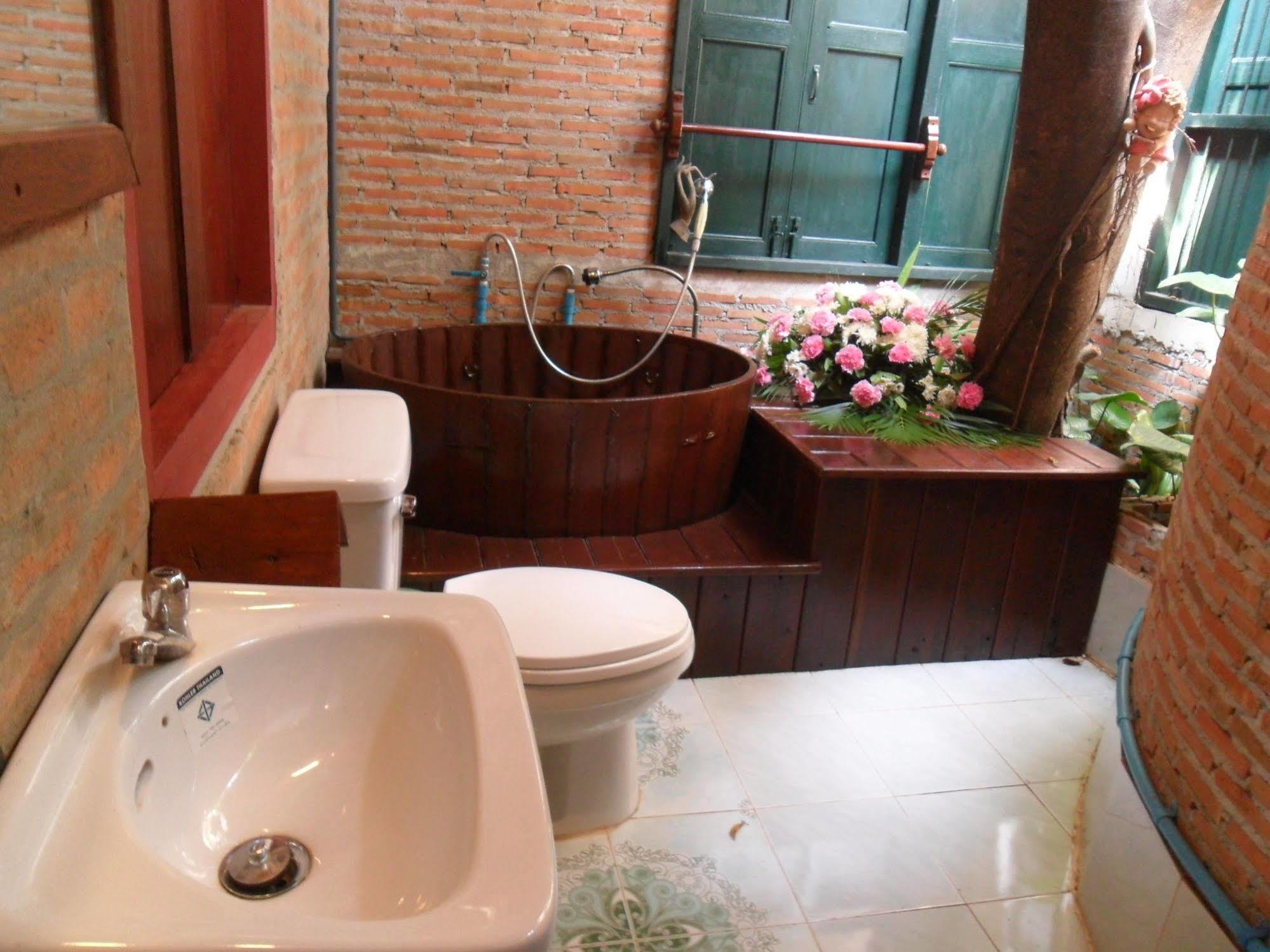 Ayutthaya Bouchic Hostel מראה חיצוני תמונה