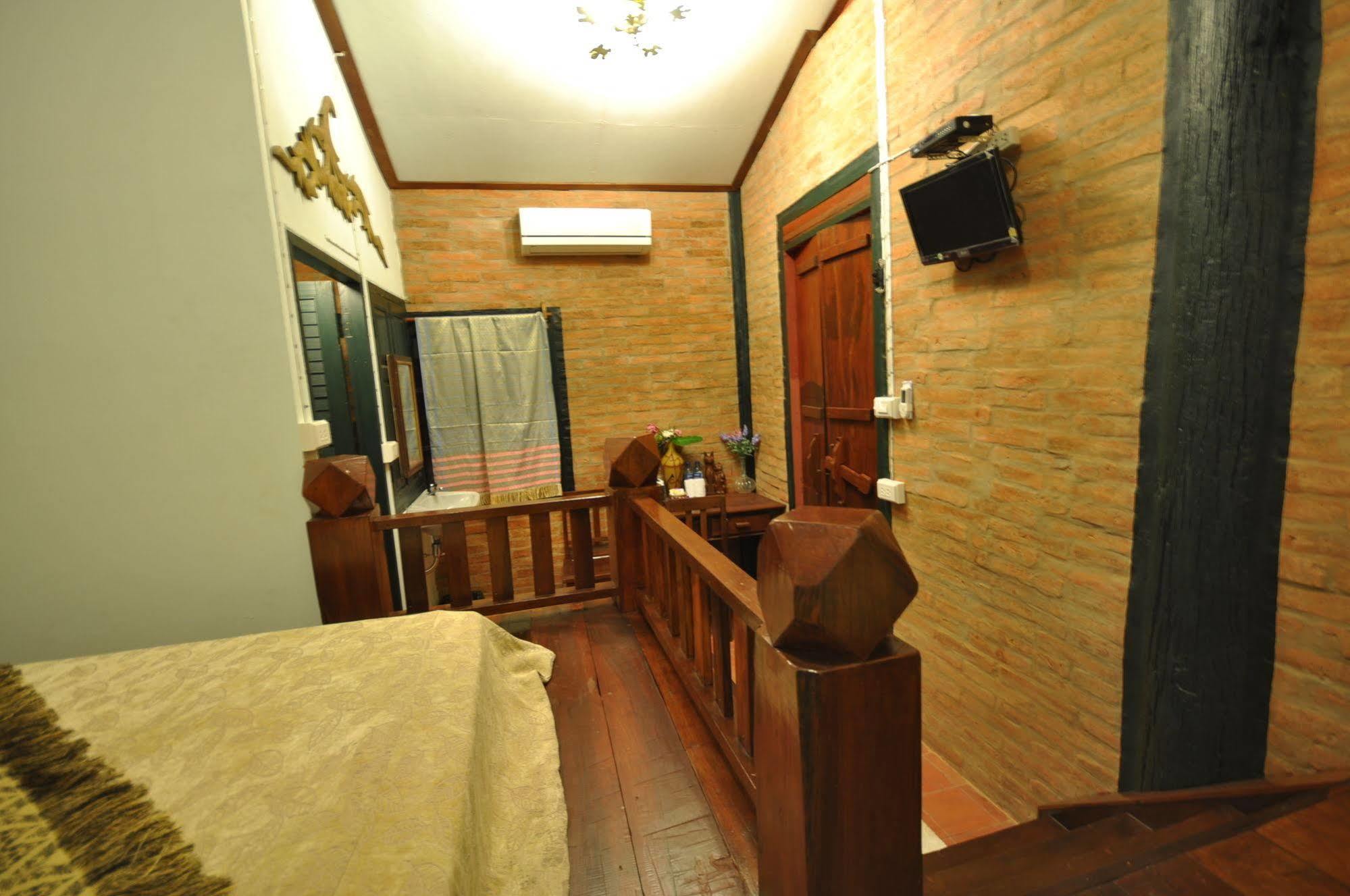 Ayutthaya Bouchic Hostel מראה חיצוני תמונה