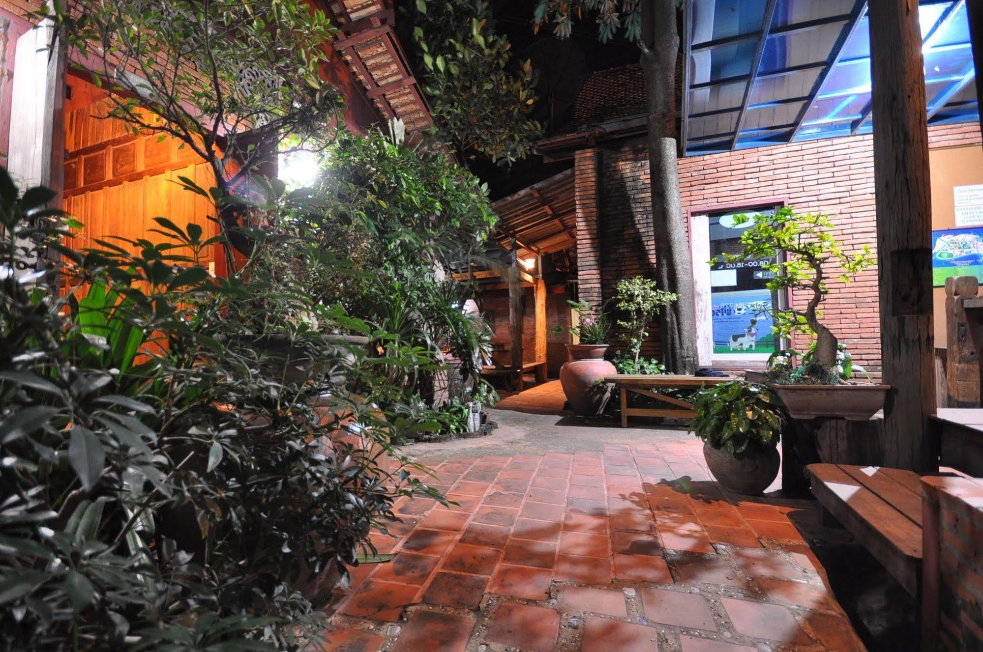 Ayutthaya Bouchic Hostel מראה חיצוני תמונה