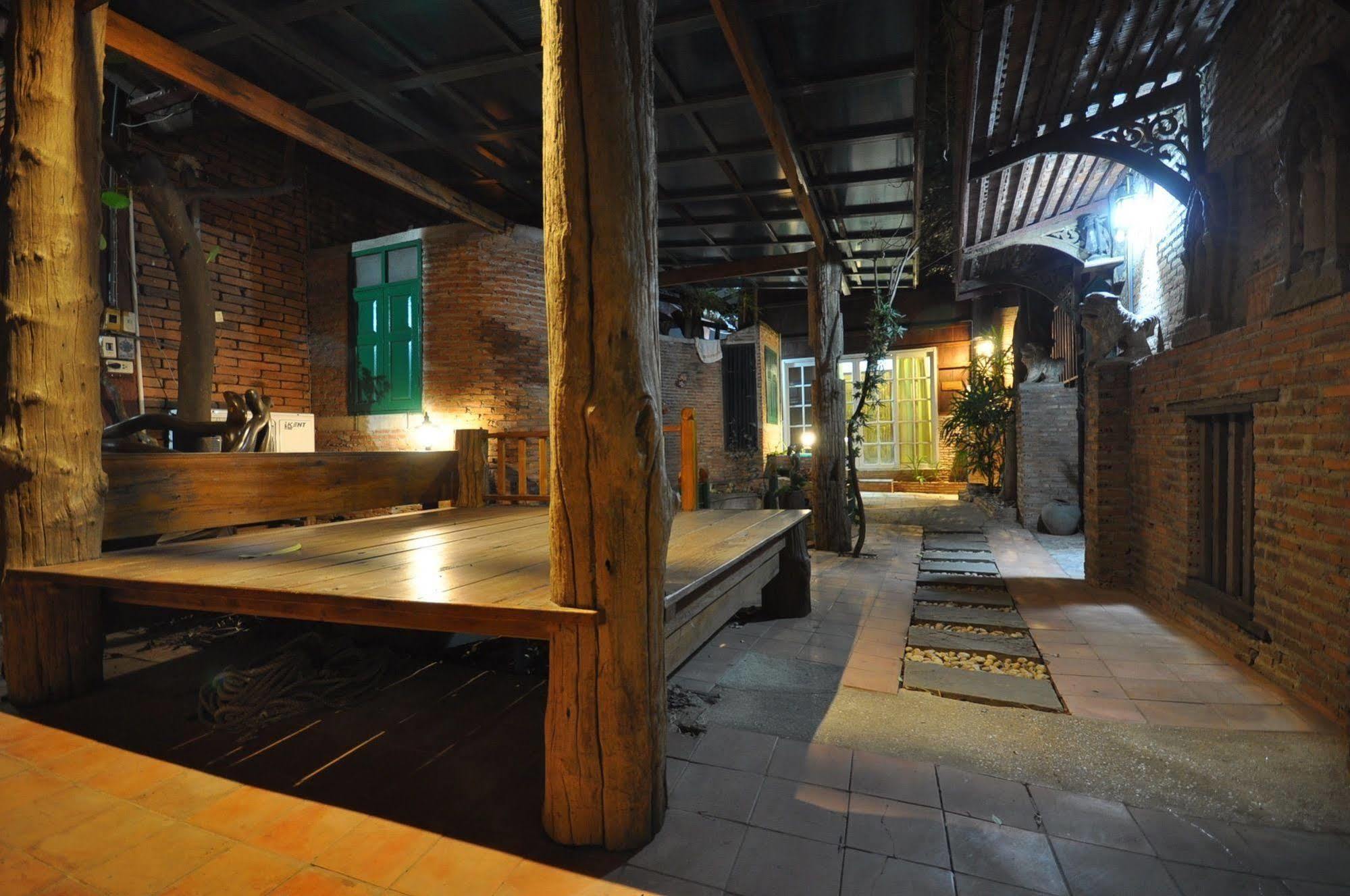 Ayutthaya Bouchic Hostel מראה חיצוני תמונה