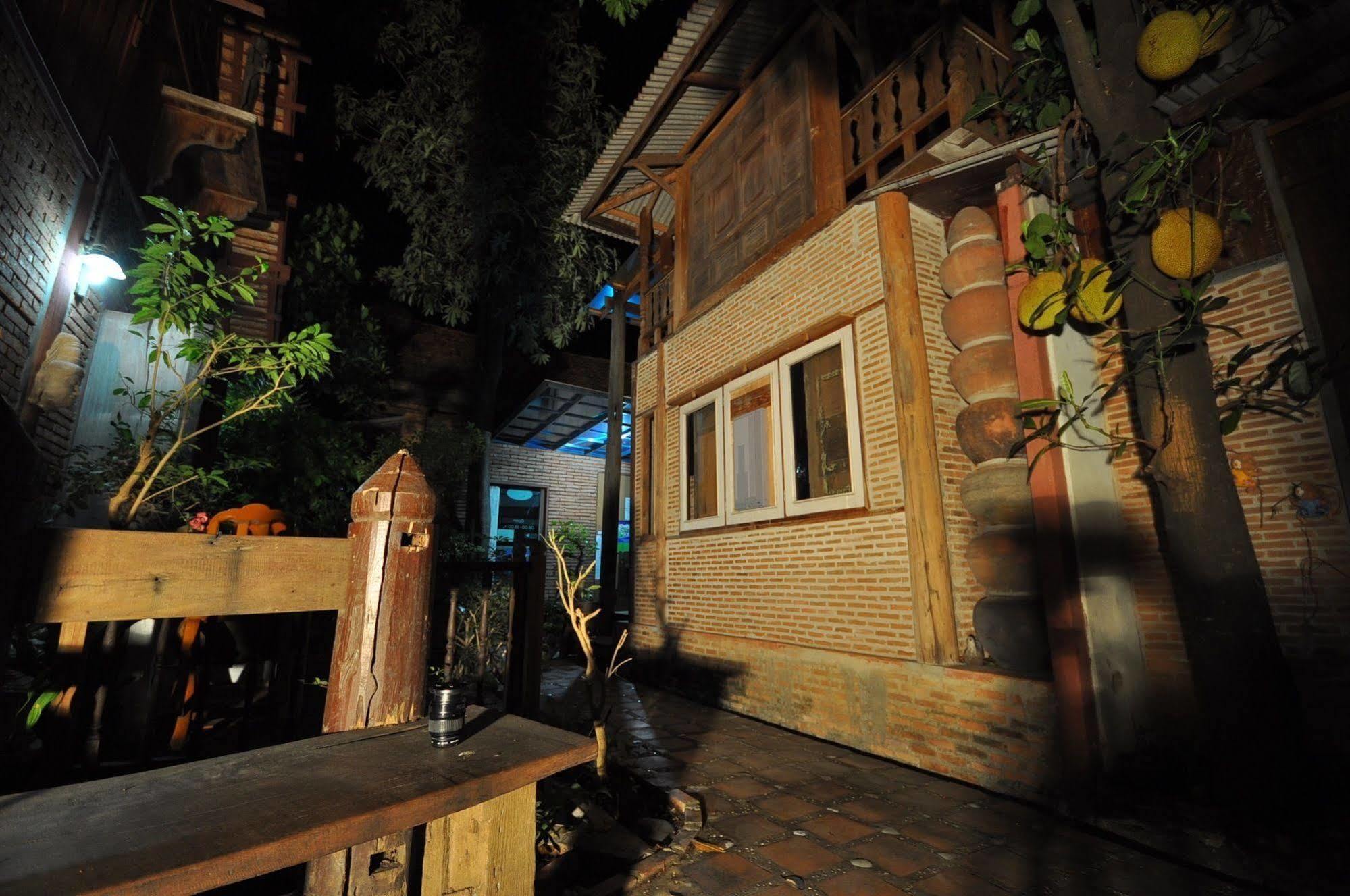 Ayutthaya Bouchic Hostel מראה חיצוני תמונה