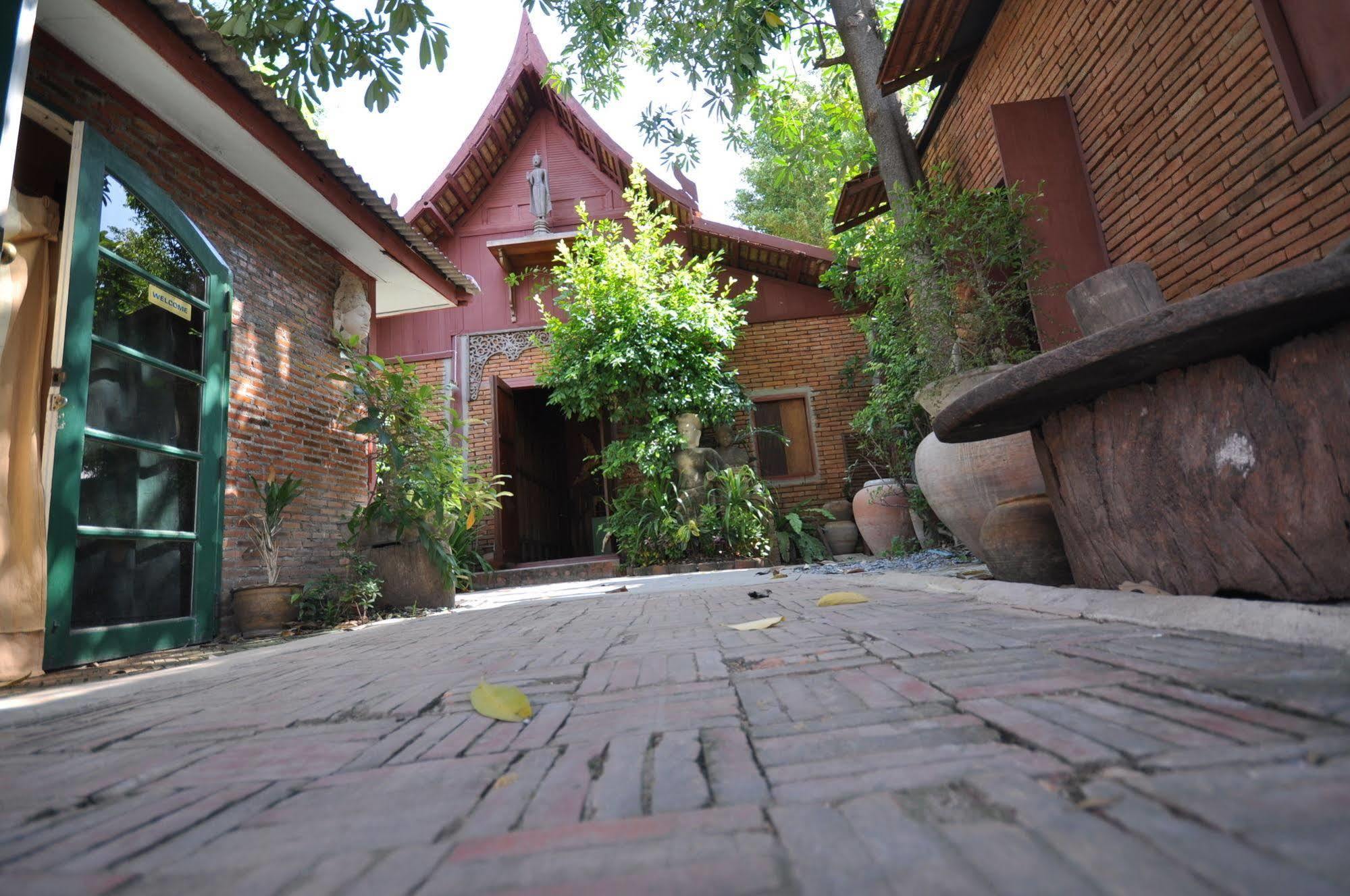 Ayutthaya Bouchic Hostel מראה חיצוני תמונה