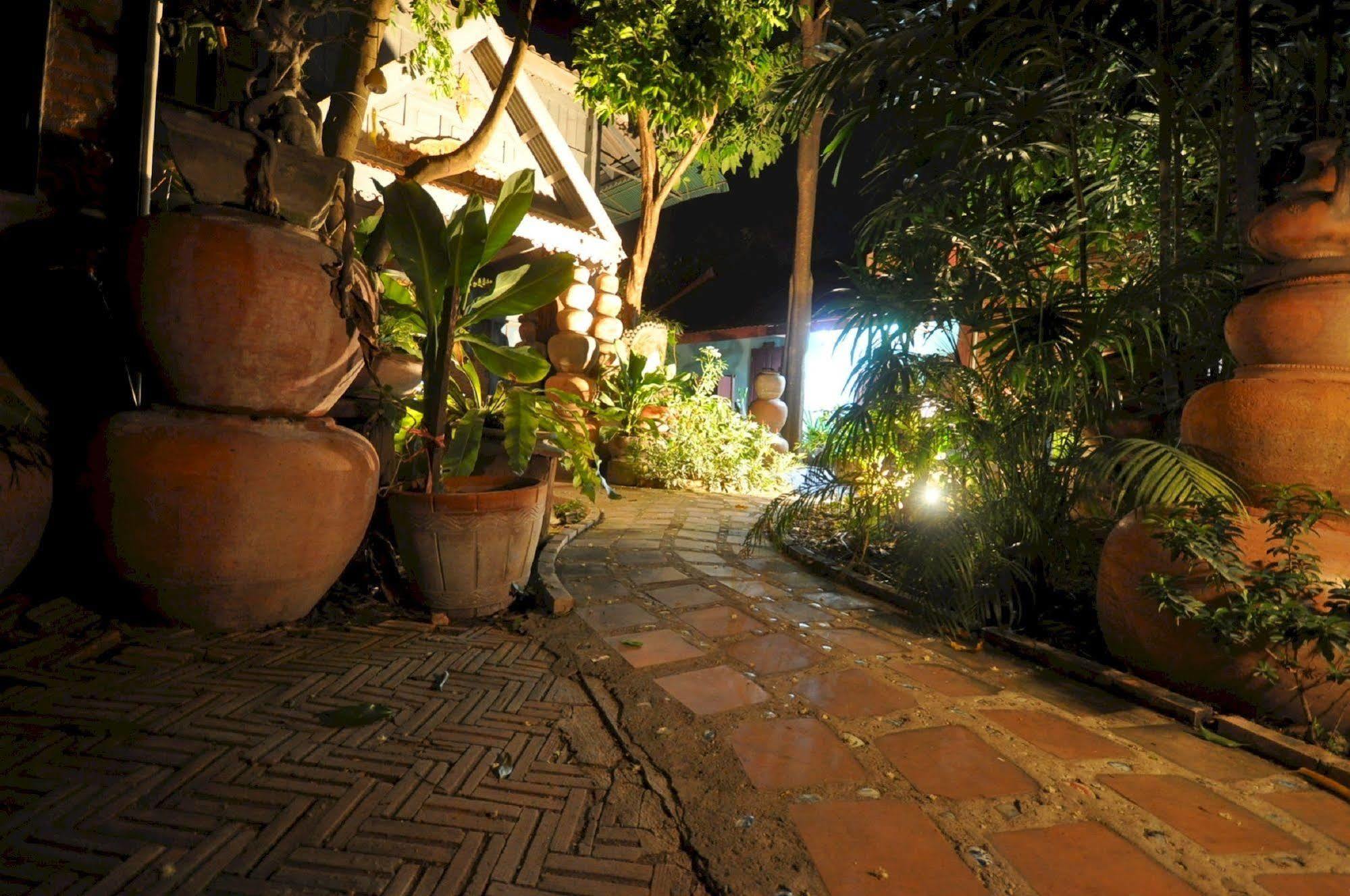 Ayutthaya Bouchic Hostel מראה חיצוני תמונה